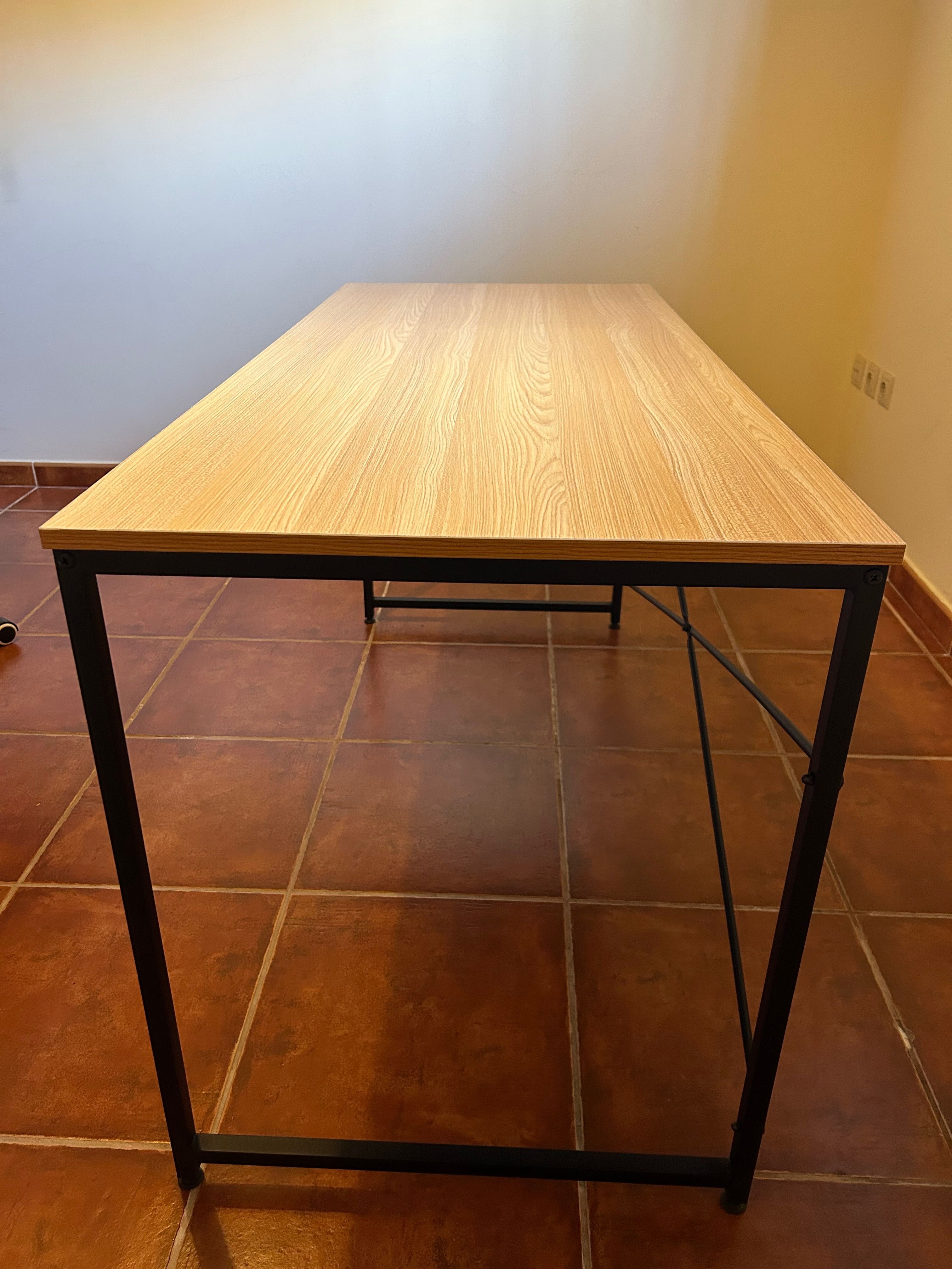 Mesa de escritório Dek