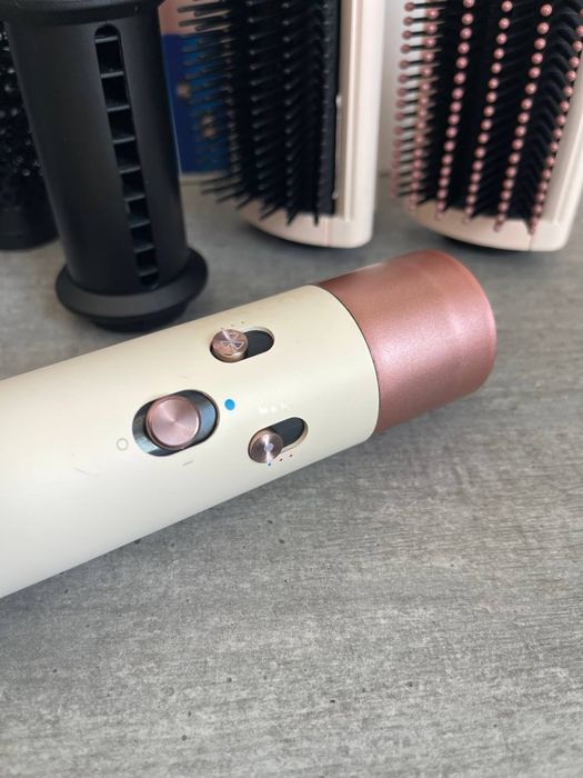 Аналог стайлеру Dyson