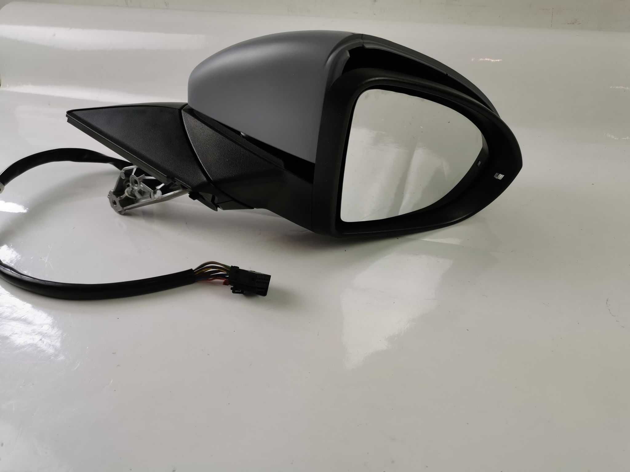 Lusterko zewnętrzne prawe GOLF VII TYC