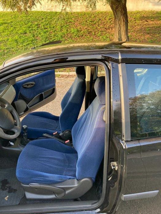 Fiat Punto preto 1.2 - 16V - (2000) - 3 portas