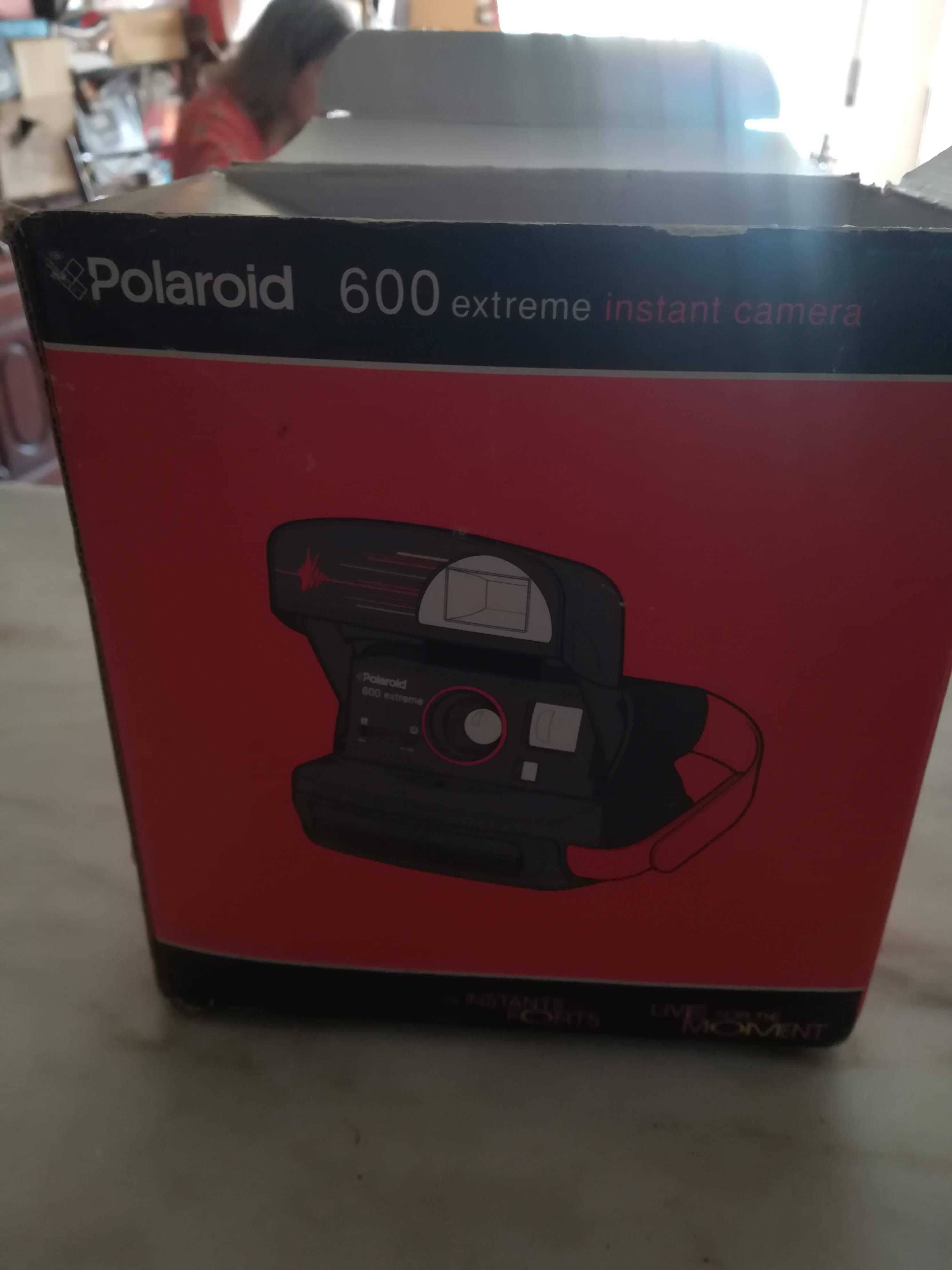Câmara Fotográfica Polaroid 600