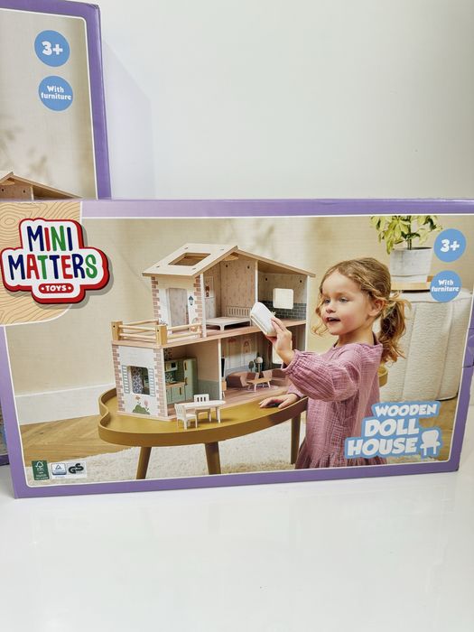 Деревʼяний будинок для ляльок/ ляльковий будинок