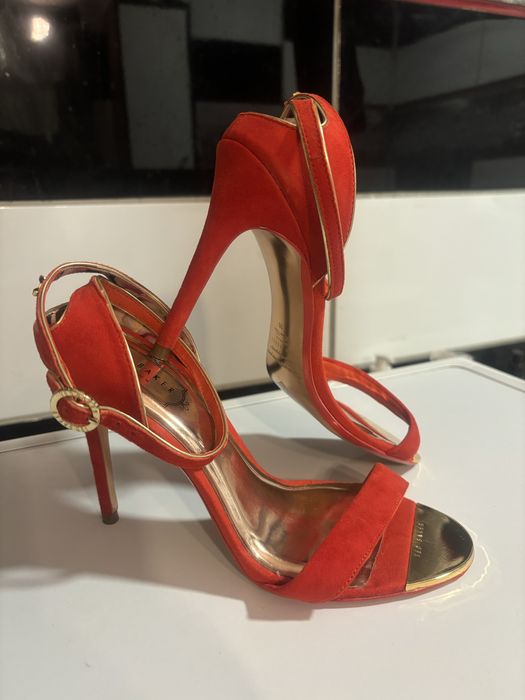 Szpilki Ted Baker