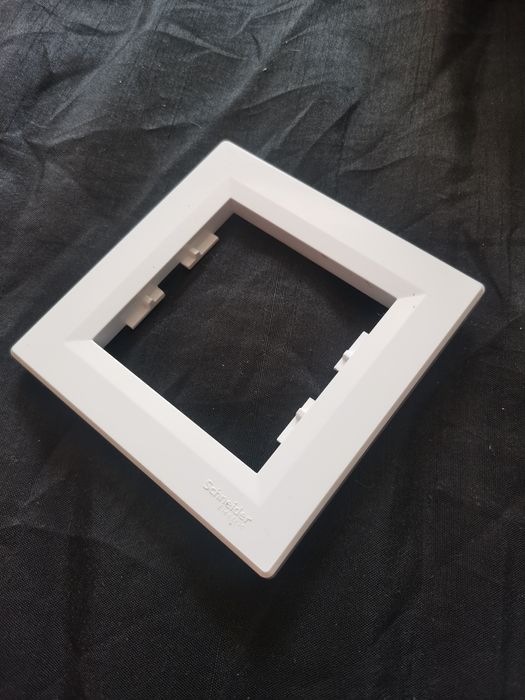 Рамка до розетки Schneider Electronic