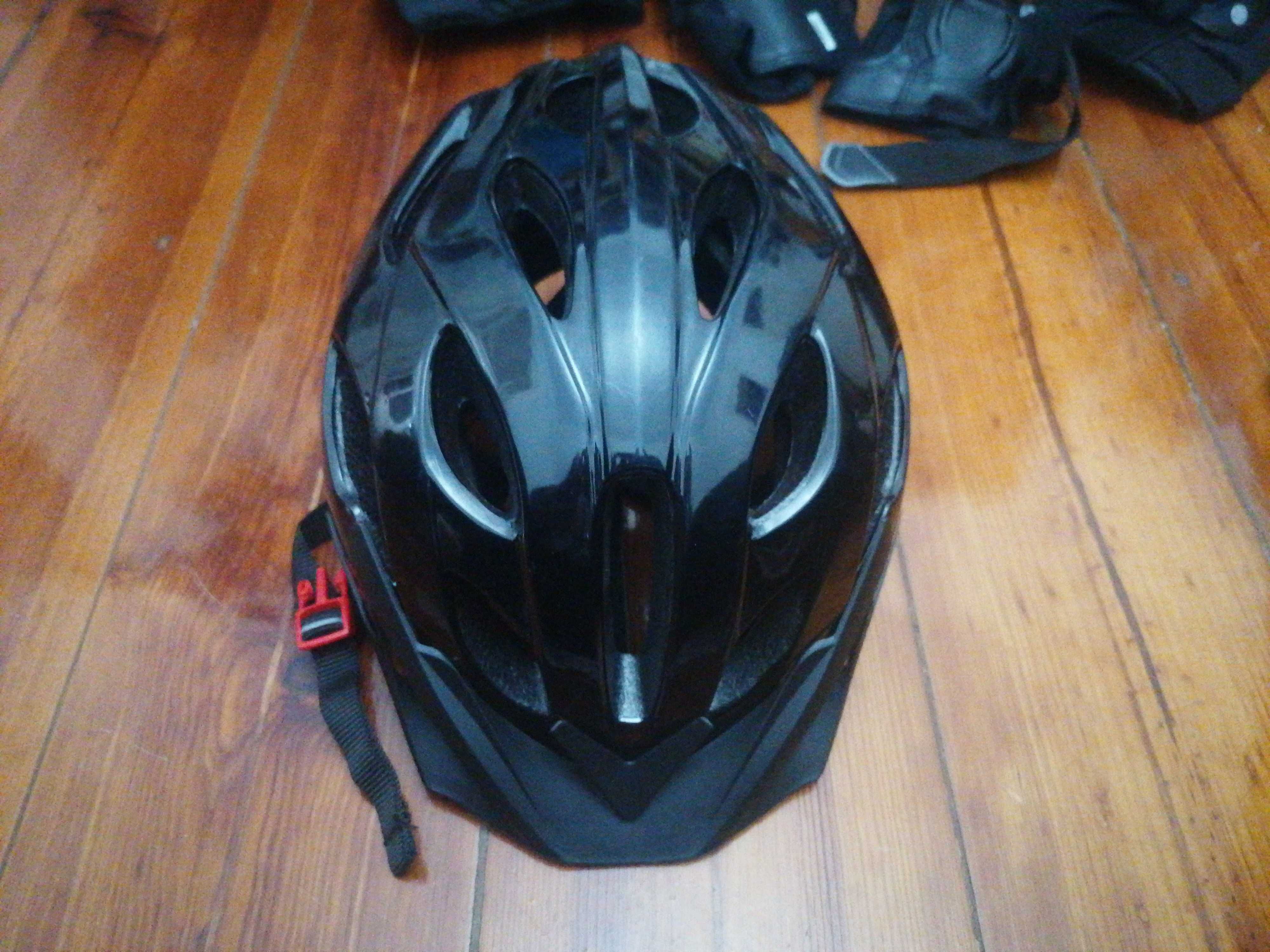caneleiras e capacete