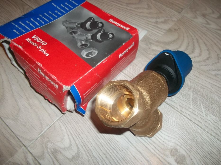 Zawór równoważący Kombi-3-Plus1 1/4 V5010Y DN 32 GW Honeywell niebiesk