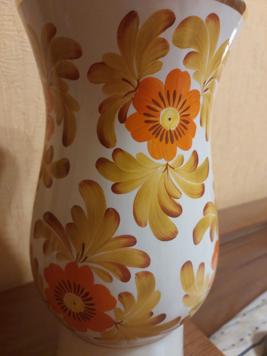 Фарфоровая ваза с позолотой и ручной росписью. Антиквариат. Редкая!