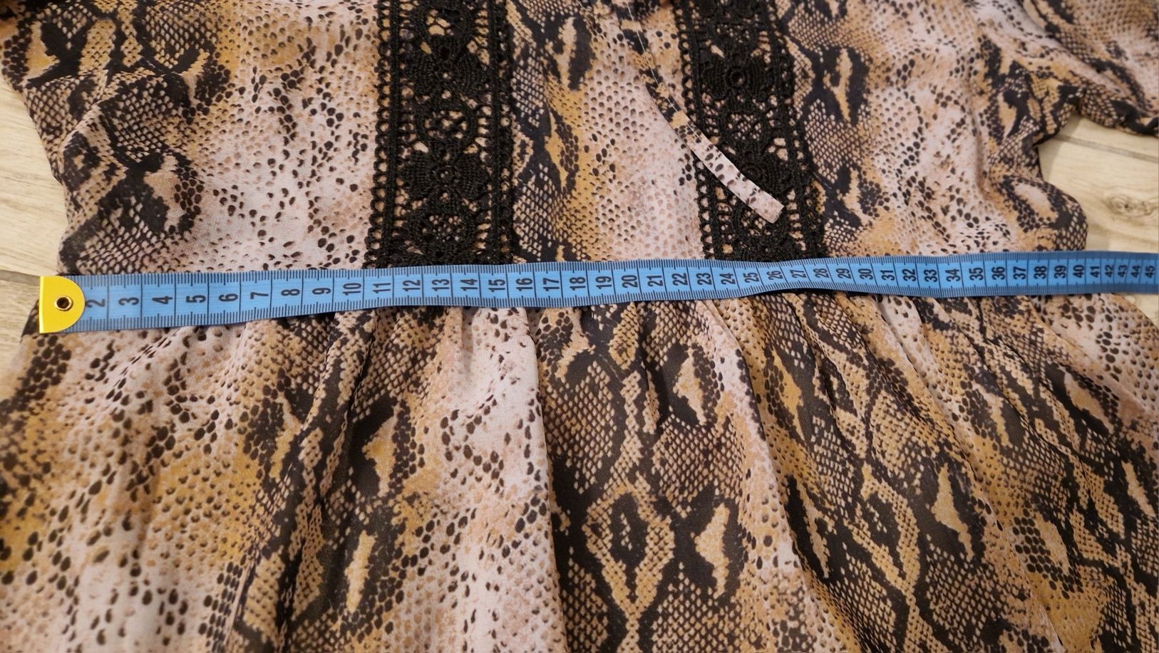 Sukienka luźna zwiewna skóra węża beżowo razowa animal print S/36