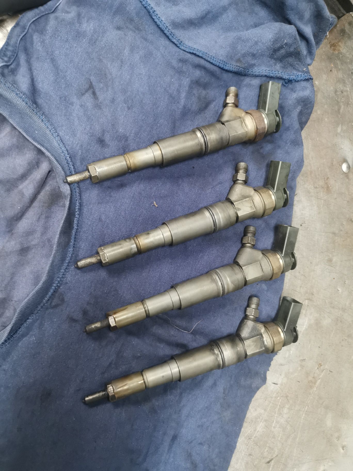 BMW E90 E91 E87 E60 E46 2.0d M47n wtryski wtryskiwacze komplet