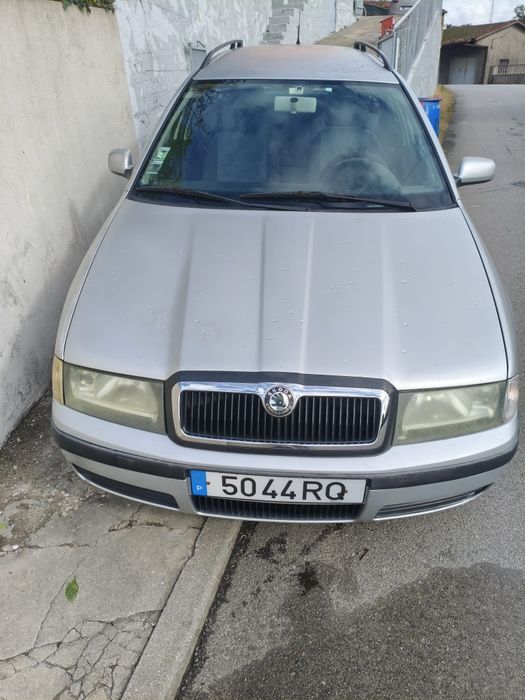 Skoda Octávia combi cinzento 1.4. 16v 2001