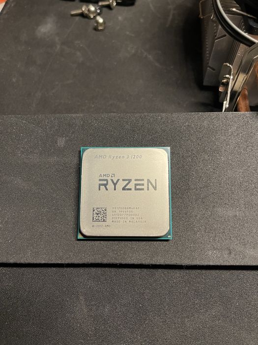 Процесор AMD Ryzen 3 1200 + Кулер Deepcool GAMMAXX 300 іделаний стан