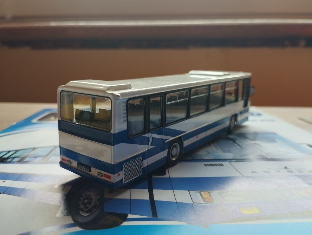 Deagostini model autobusu z serii Kultowe Autobusy PRL-u. Model Autos
