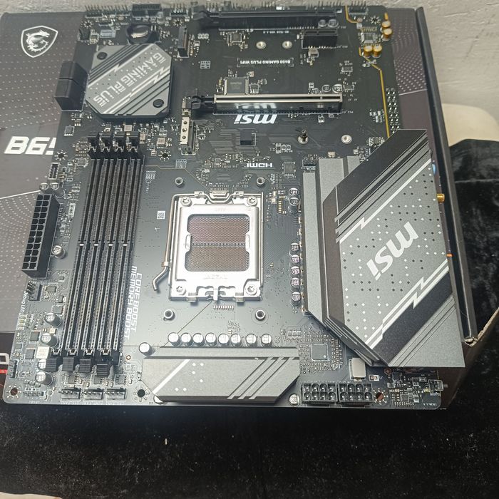 Материнские платы Gigabyte GS-P35 цена 3000 и  игровая цена 4500