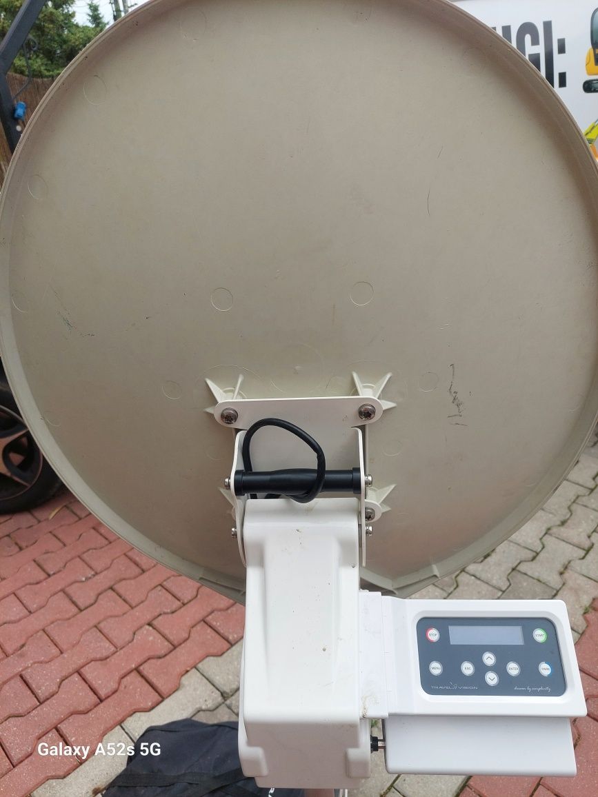 Kamper. Antena sat automat. TRAVEL VISIONKemping