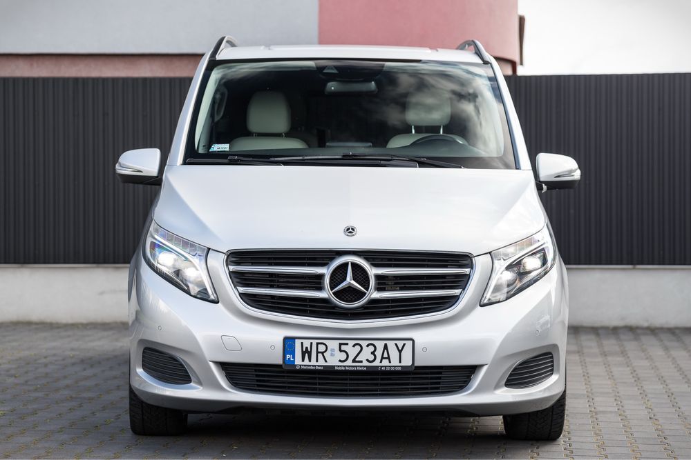 Mercedes V Klasa. 105000 brutto.