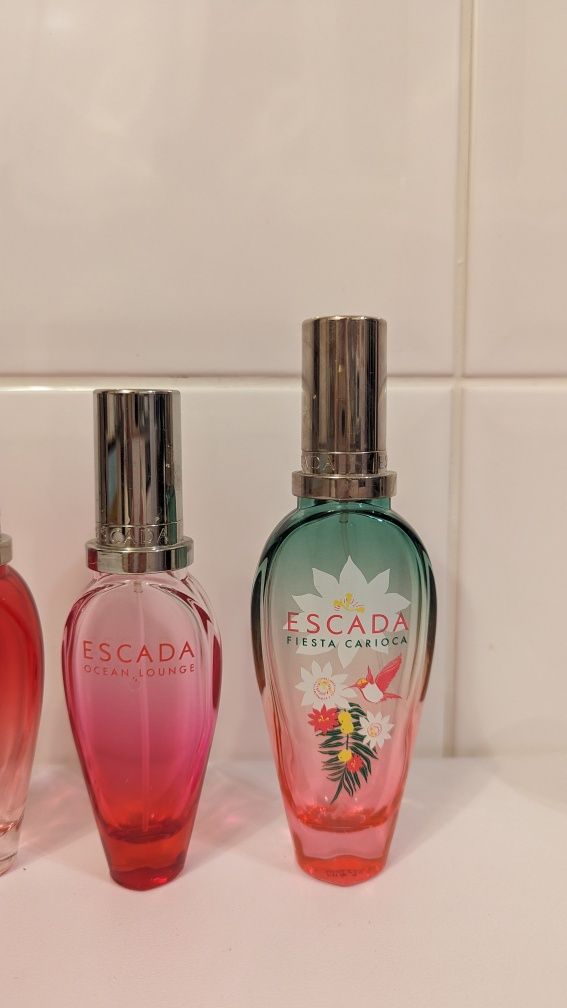 Coleçao frascos de Perfume Escada