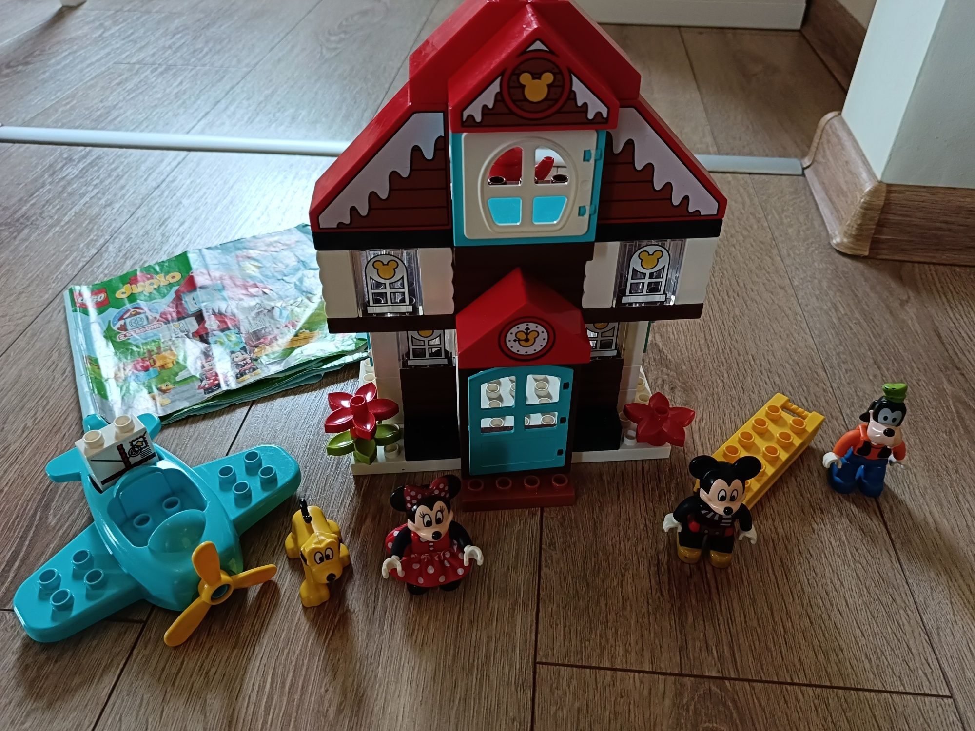 LEGO Duplo zimowy domek Mickey