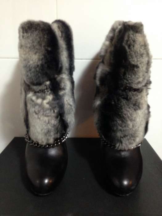 Botas em pele da famosa marca SHY novas