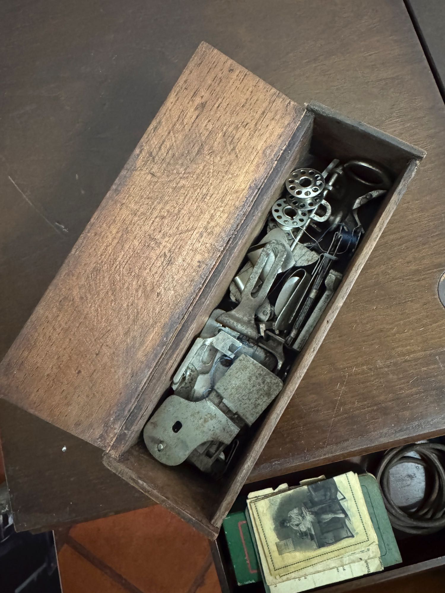 Maquina de costura Singer de 1932 com documentação original