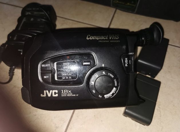 Kamera JVC GR-AX270E