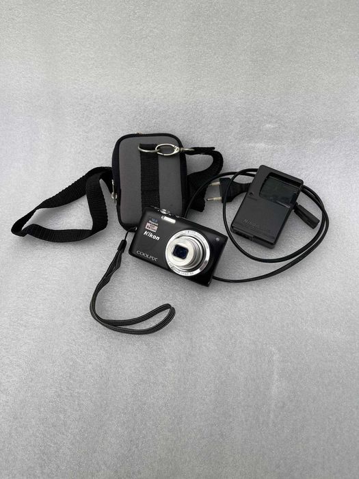 Nikon Coolpix S2700.