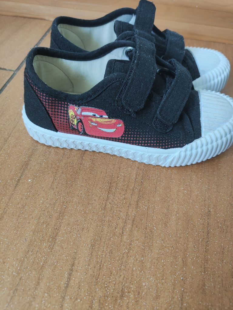 Nowe trampki chłopięce