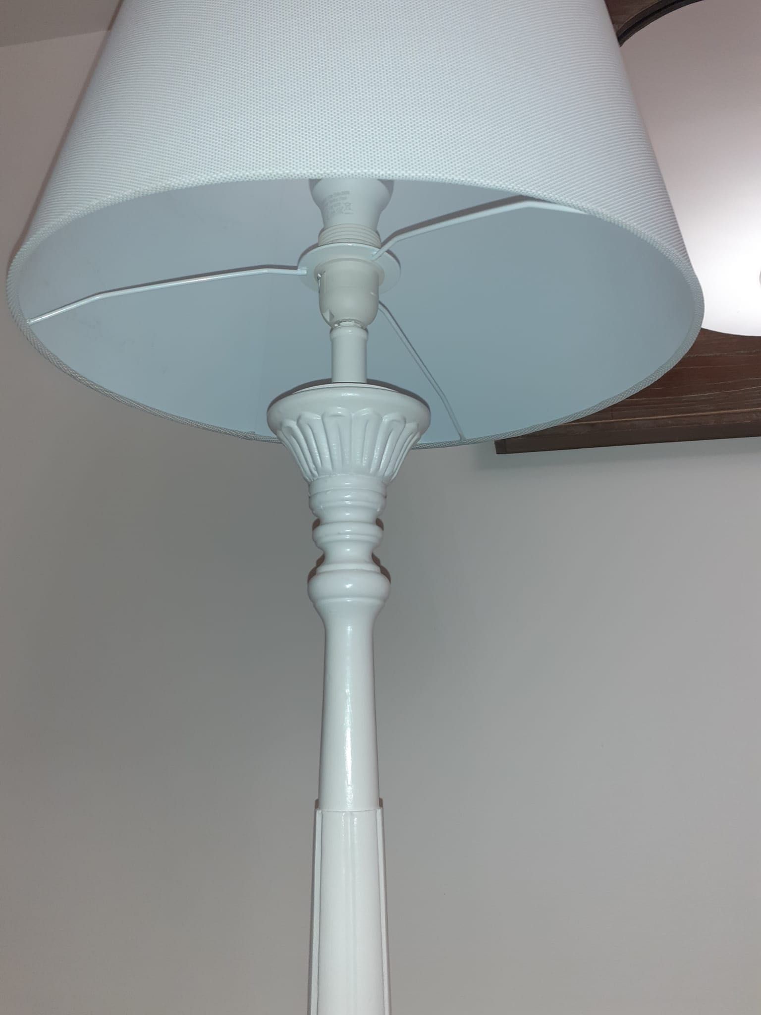 Lampę stojącą sprzedam