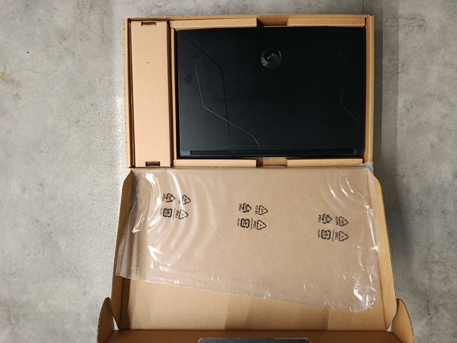 Laptop Msi Bravo 17 D7VFK-091XPL 17,3''/Ryzen7/32GB/1TB/NoOS