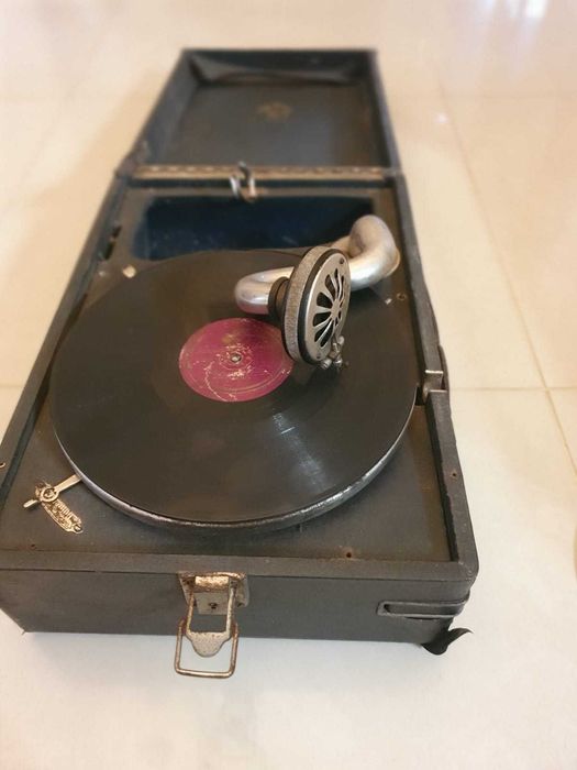 gramofon model PT-3, seria 01, 1935.1 Leningradzka Fabryka Gramofonów.