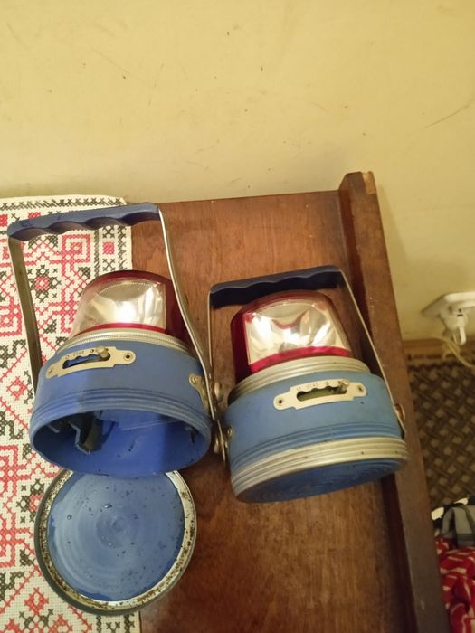 Продаю два ліхтарика ціна за 2 га 50 грн