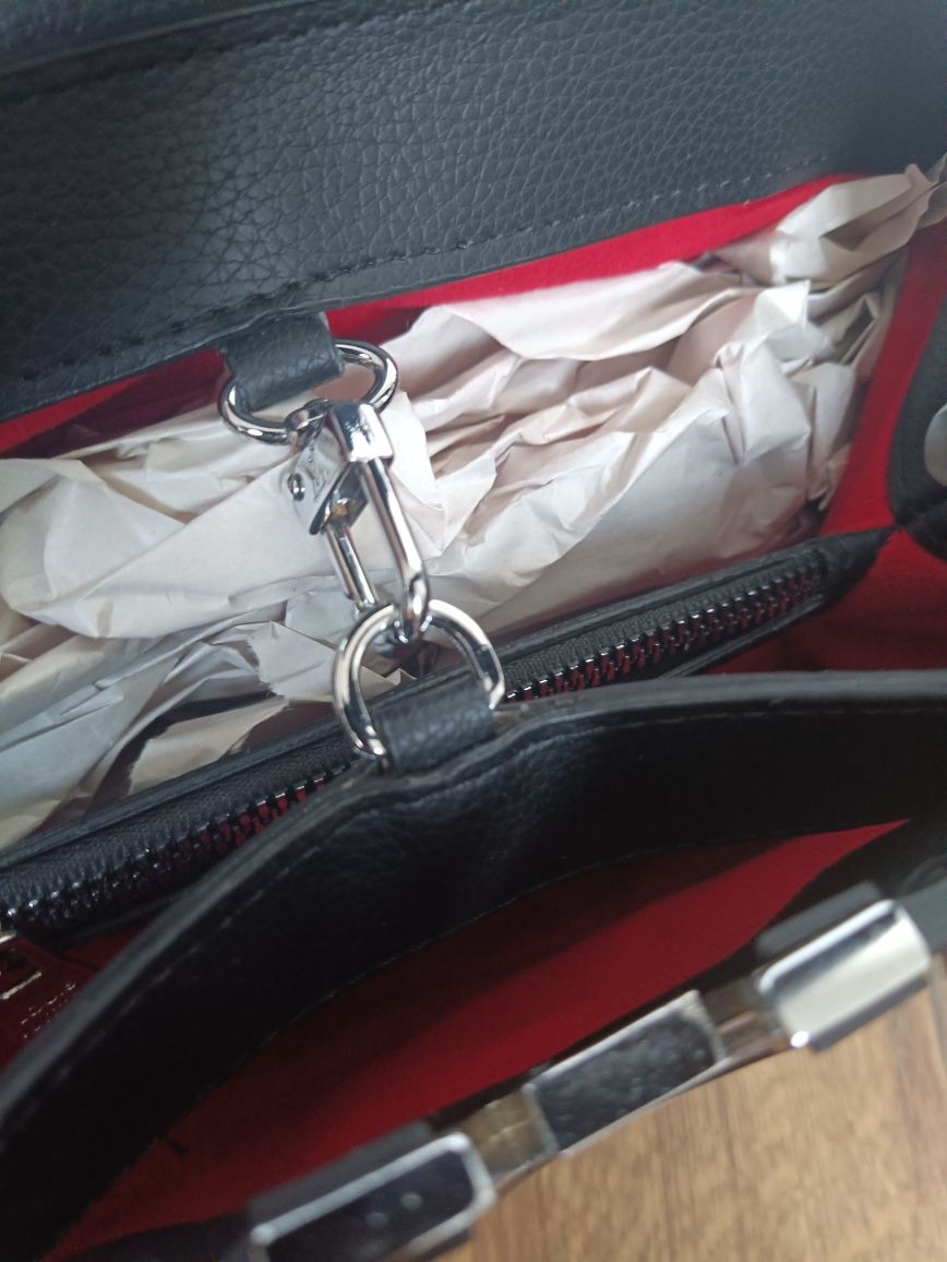 Louis Vuitton Capucines MM torebka do ręki na pasku kuferek