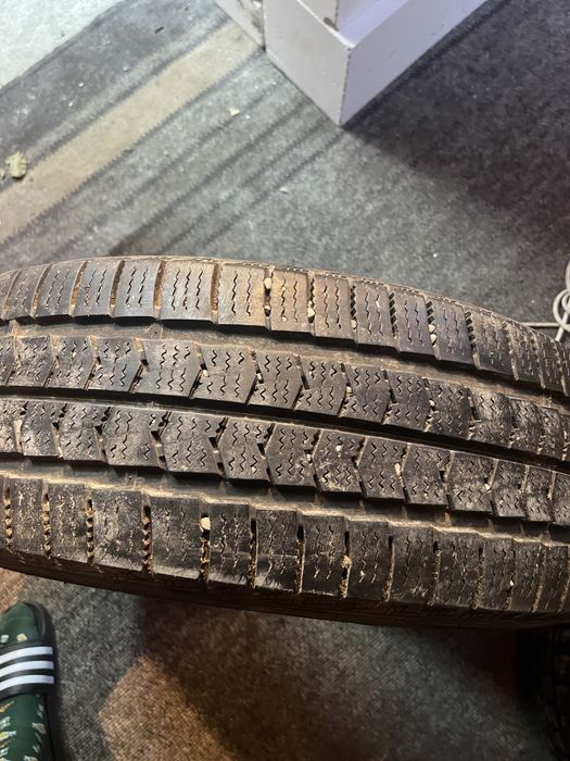 Зимова резина 215-60-16c