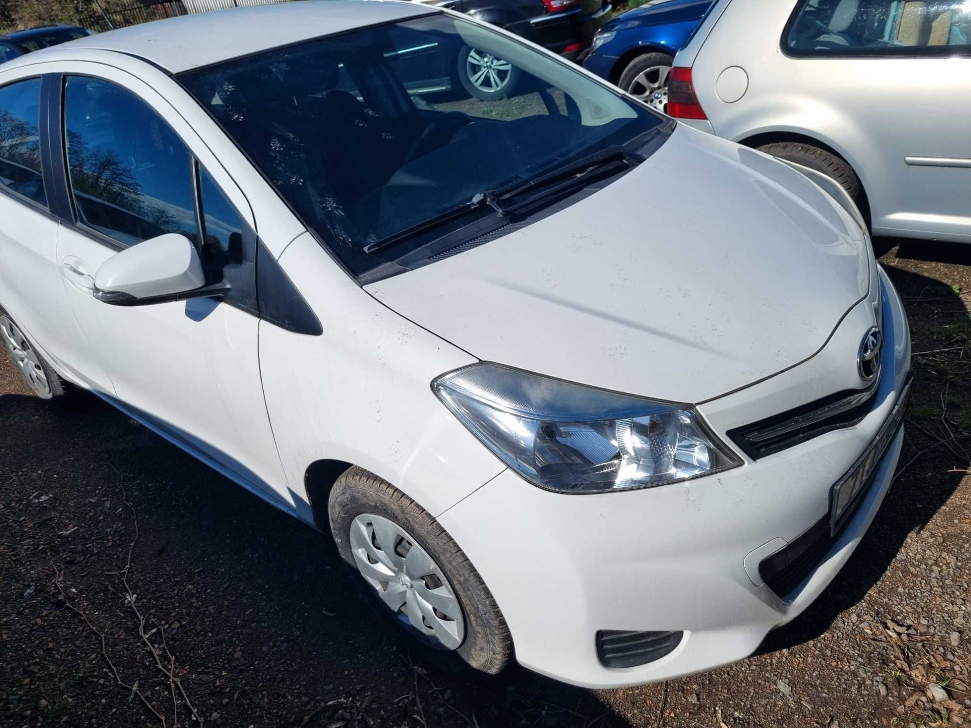 Toyota yaris 2013 - białe