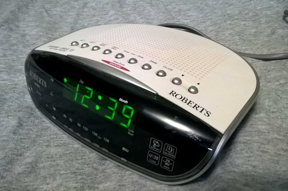 Часы настольные Roberts chrono-logic SR9971 avto set будильник радио