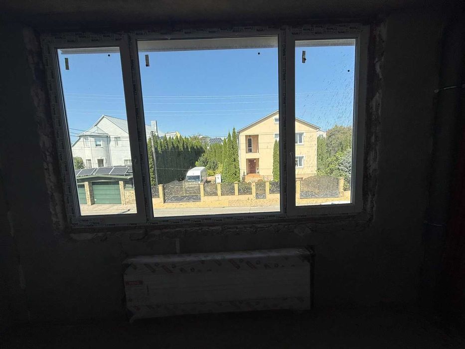 Продам будинок-дуплекс у Лезнево