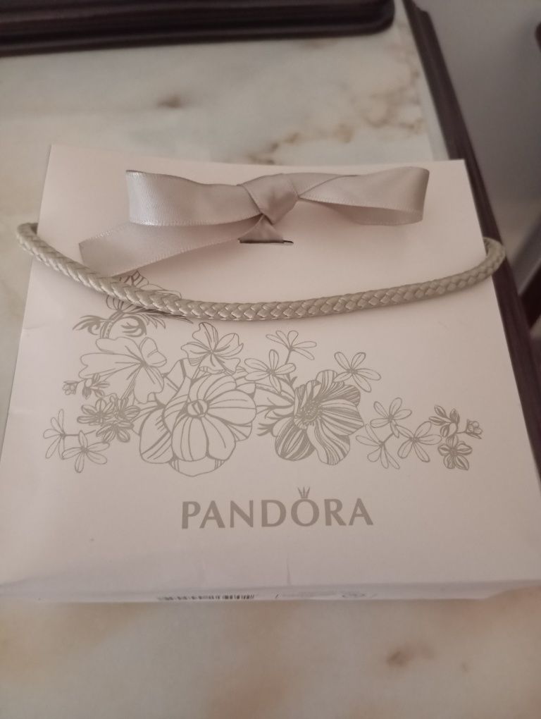 Pulseira e conta Pandora