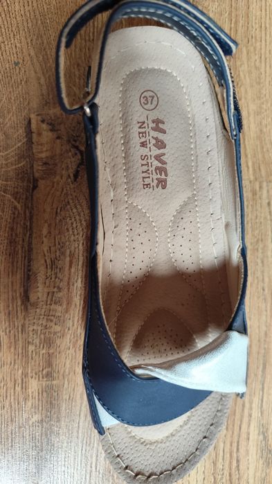 Letnie buty na koturnie