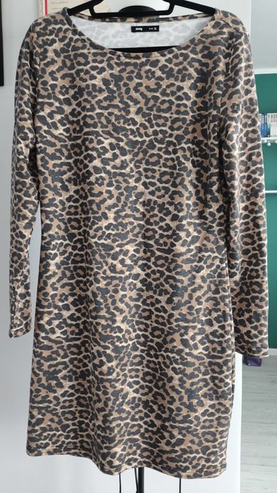 Sukienka długa w panterkę