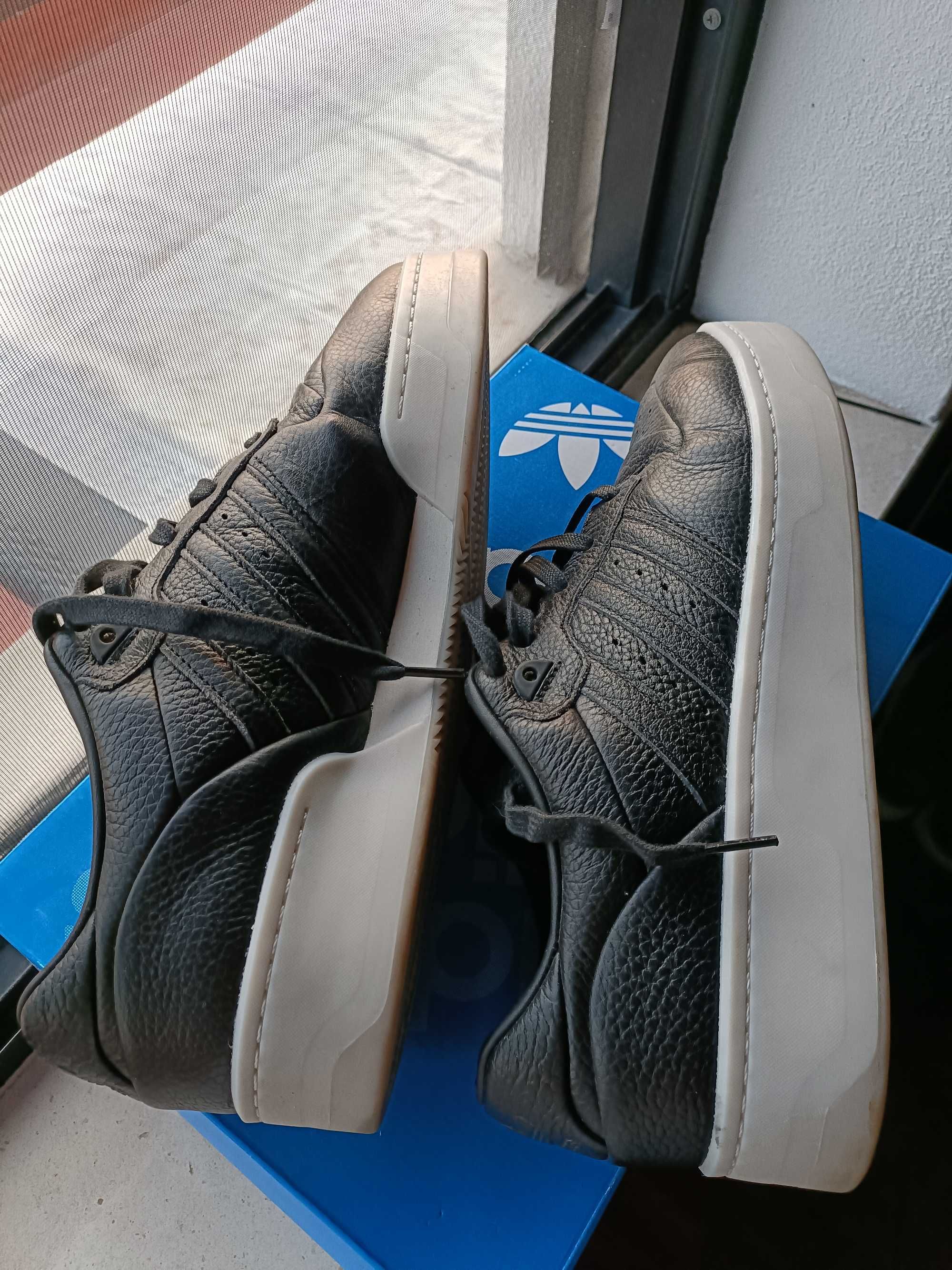 Sapatos Adidas tamanho 49 1/3