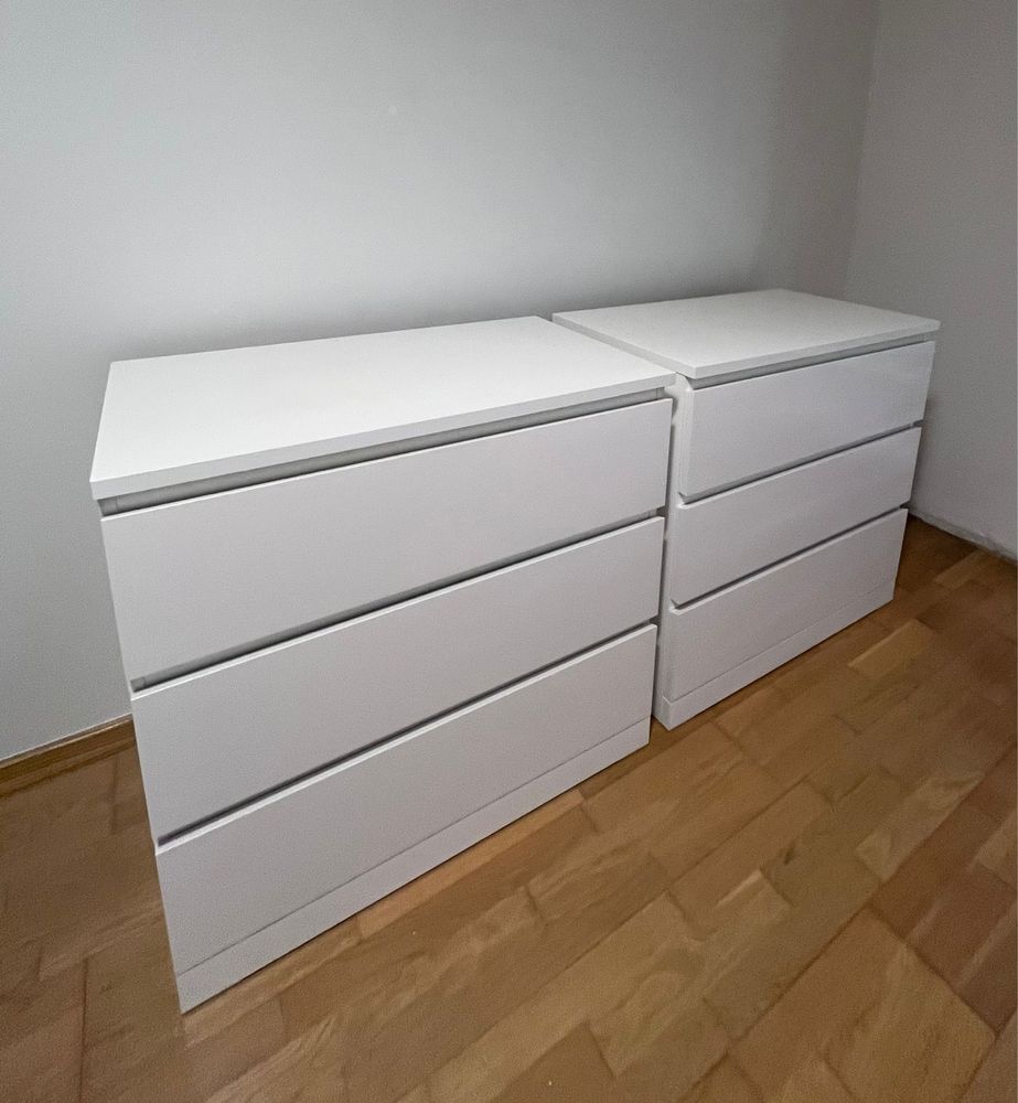 Comoda com 3 gavetas em excelente estado