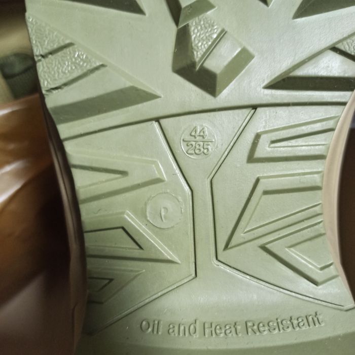 Продам берці зимові.