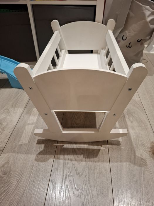 Kołyska z imieniem Laura do zabawy