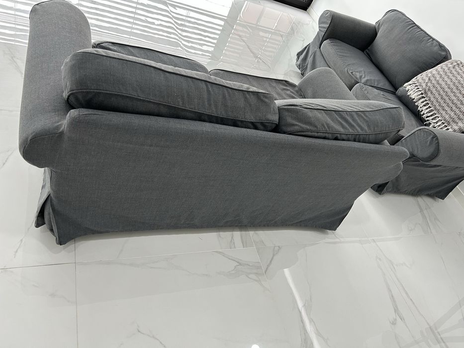 2 sofás de dois lugares da gama ektorp