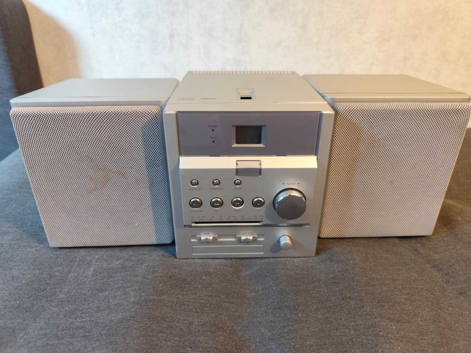 Wieża stereo z glosnikami