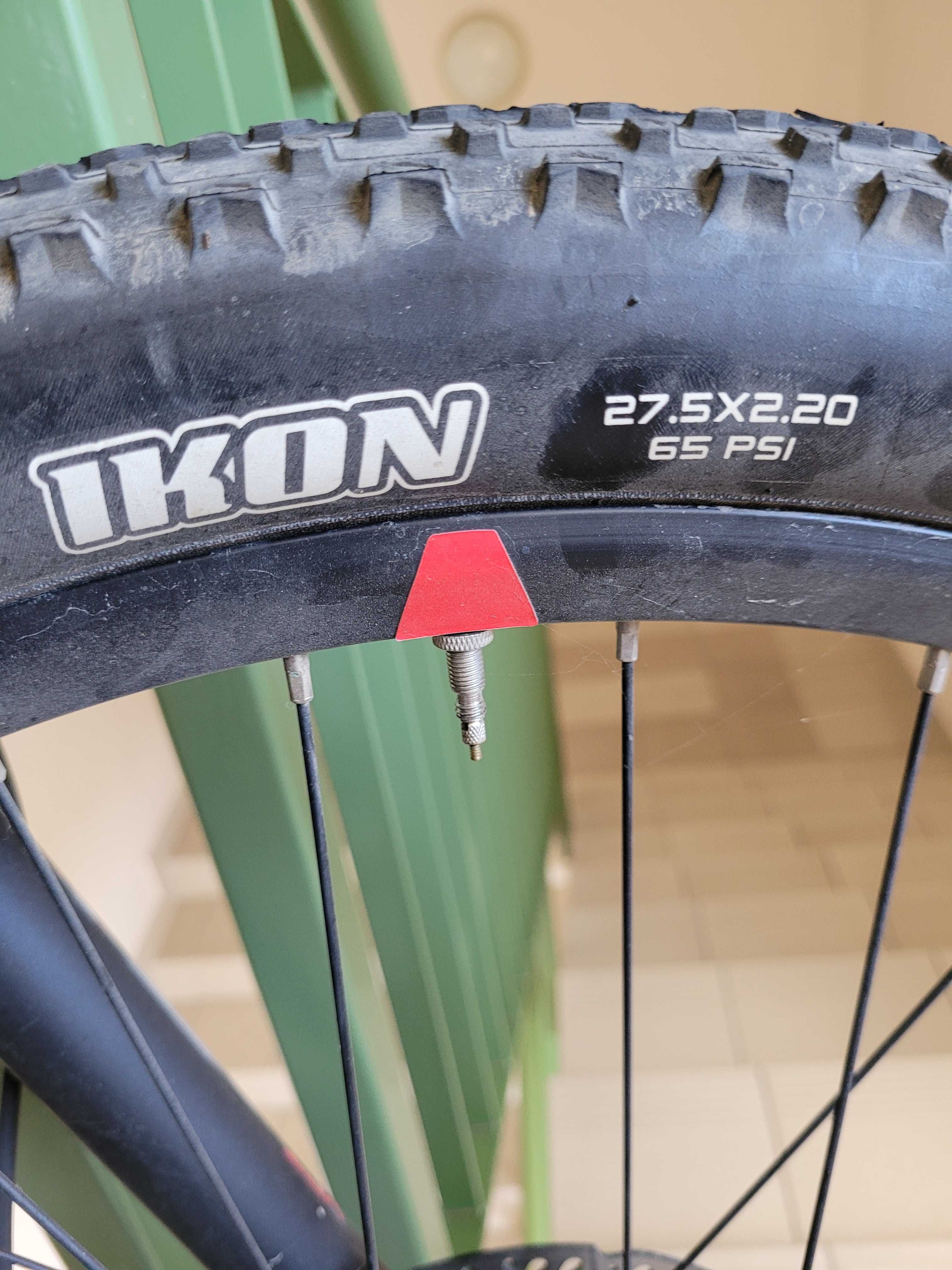 MTB Giant Talon 3 2018, koła 27.5 cala, srebrny z czerwonymi akcentami
