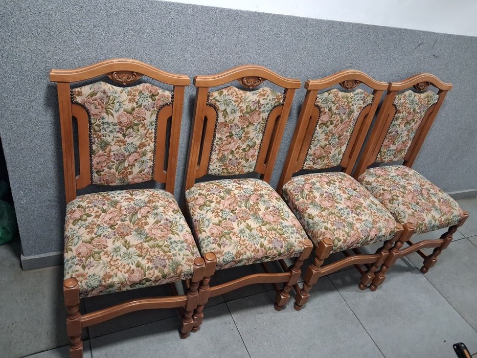 4 krzesła tapicerowane