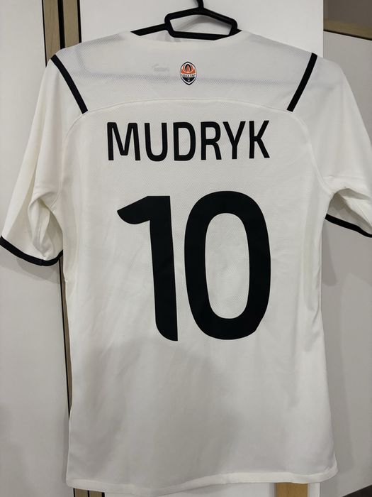Футболка Шахтара з підписом М. Мудрика