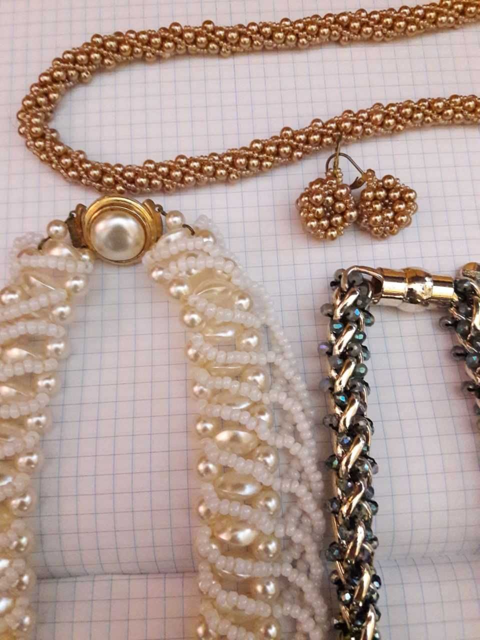 Винтажные ожерелья и комплекты