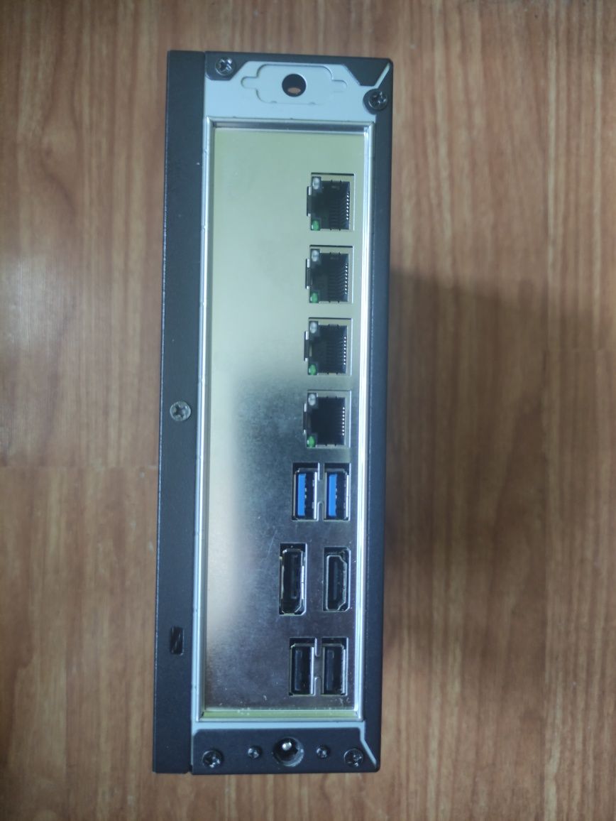 Міні ПК під NAS N5105/8 GB DDR4/4x2.5G Ethernet/2xM.2 NVME SSD/6 sata
