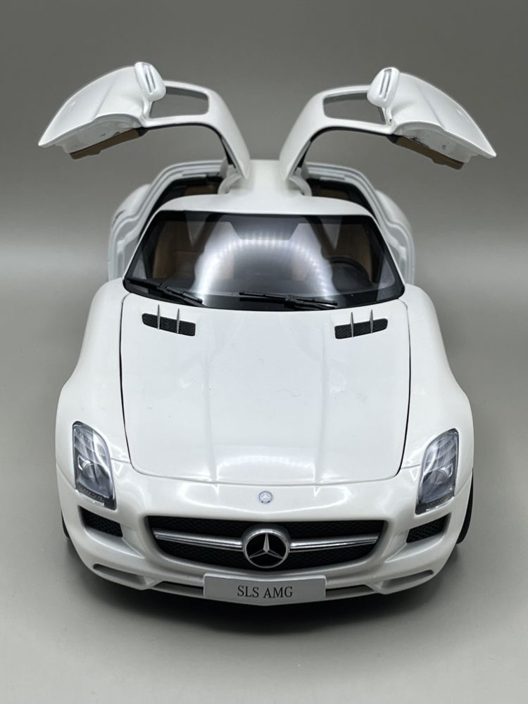 Model 1:18 Mercedes-Benz SLS AMG